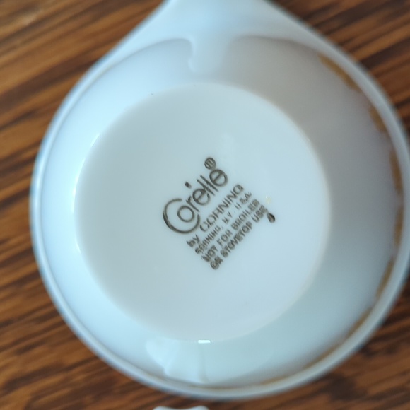 2 Corelle Butterfly Gold Tea Cups - Picture 3 of 4